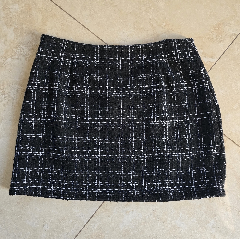 Tweed mini skirt, size large, black and white